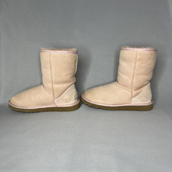 Womens UGG Boots Light Pink Tan Classic Short Perforated Suede Wool Boho Sz 6 - Picture 9 of 16
